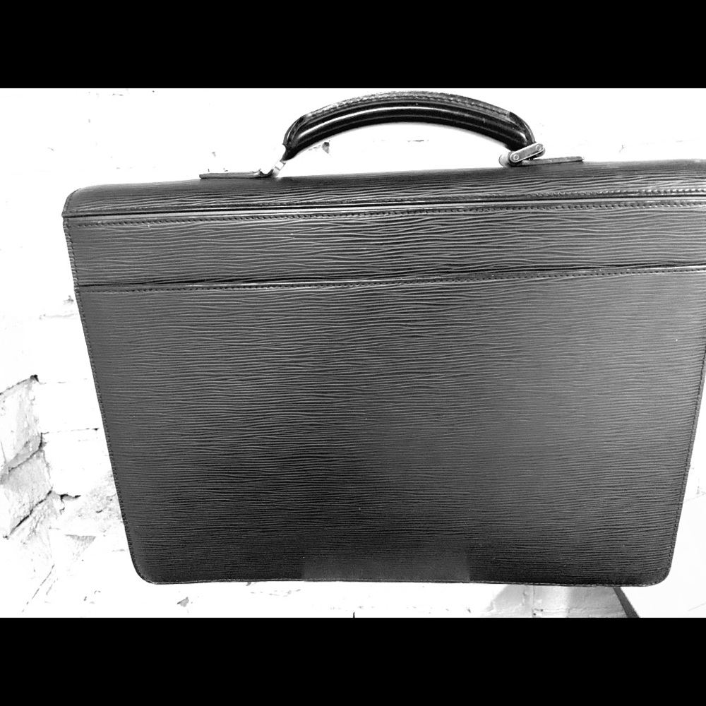 Authentic Black Taiga Leather Louis Vuitton - Picture 1 of 3
